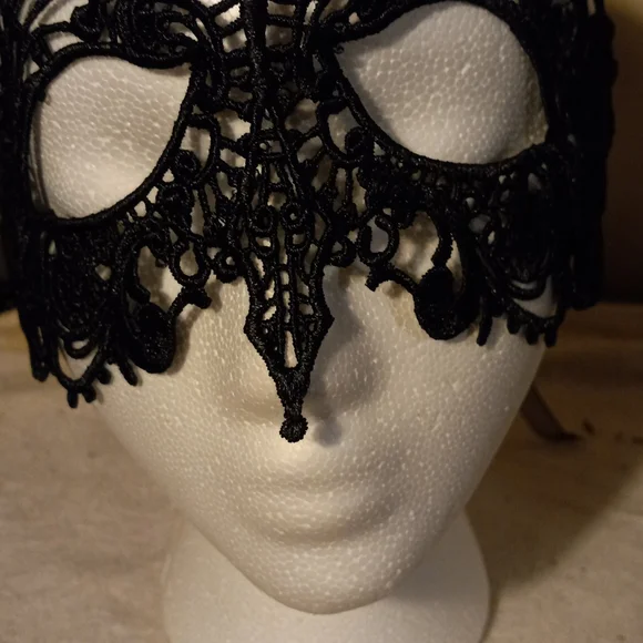New,elegant black lace venetian dress up mardi gras masquerade mask. - Picture 2 of 3